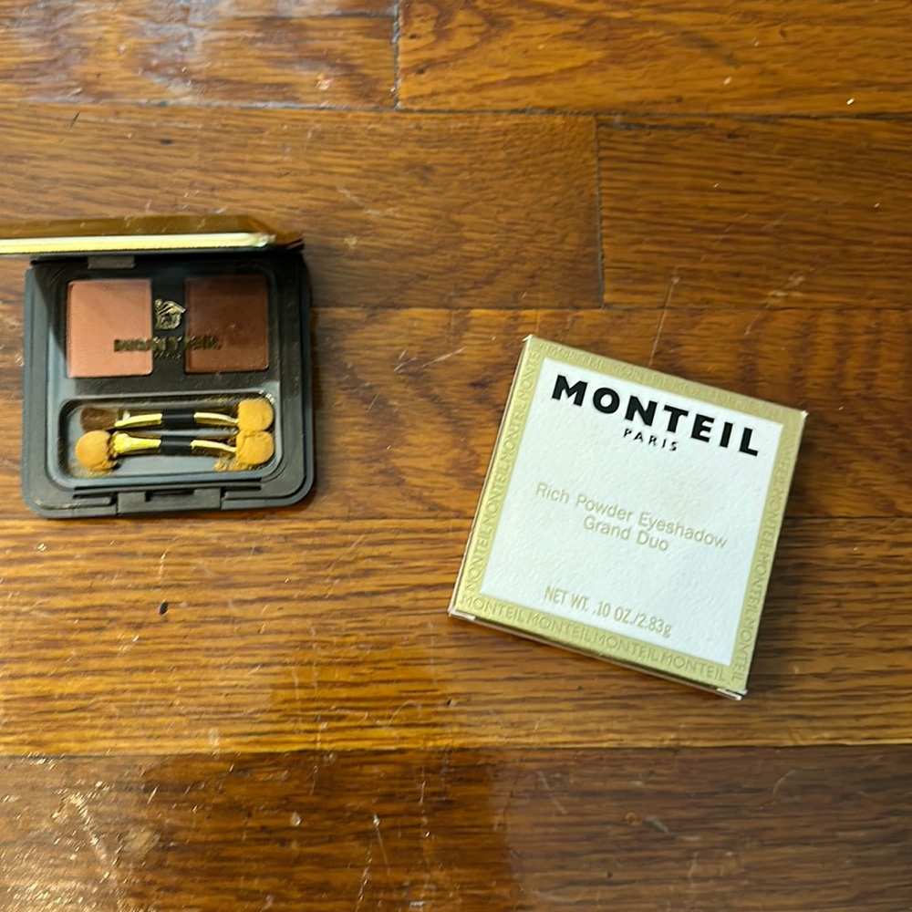 Vintage Monteil Paris eyeshadow duo.